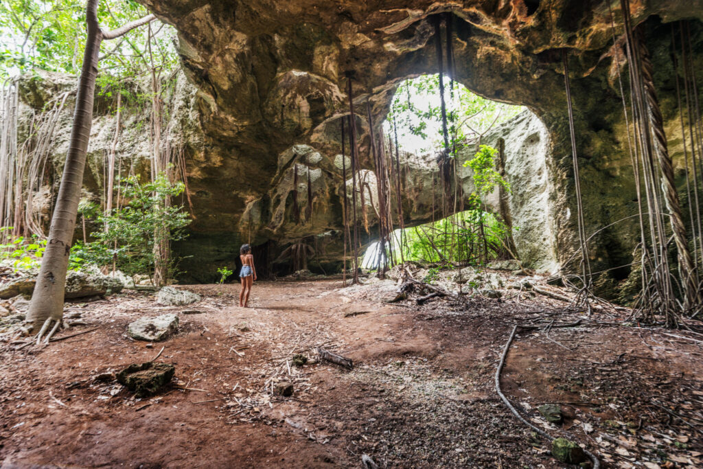 The main gallery at Indian Cave
